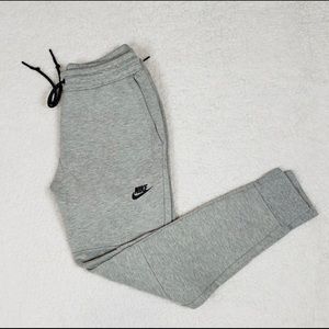 Nike Tech Fleece Pants in heather grey